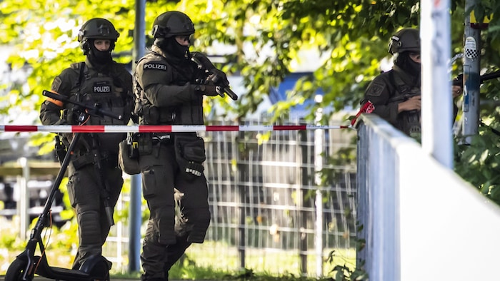 Ein Großaufgebot an Einsatz- und Rettungskräften war nach den Schüssen bei der Pferderennbahn ...