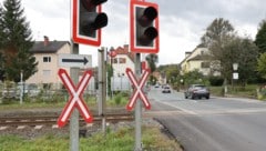 Der 23-Jährige war bei einem unbeschrankten Bahnübergang von einem Zug erfasst worden. ...
