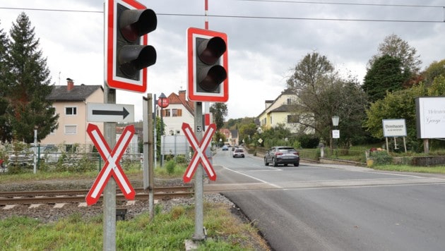 Der 23-Jährige war bei einem unbeschrankten Bahnübergang von einem Zug erfasst worden. ...