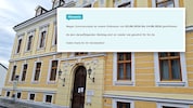 „Bis auf Weiteres geschlossen“ steht am Eingang der Arztpraxis. Zudem sind jetzt Vertretungen ...