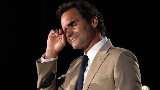 Von den Emotionen überwältigt: Roger Federer.