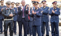 Innenminister Gerhard Karner (ÖVP, Mitte)  muss wie alle seine Kollegen sparen.