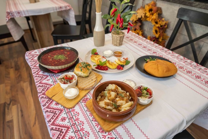 Verschiedene ukrainische Spezialitäten im Café „Guten Morgen“
