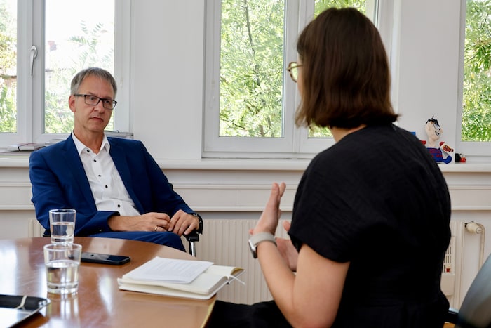 Ulrich Lenz im Gespräch mit Redakteurin Hannah Michaeler