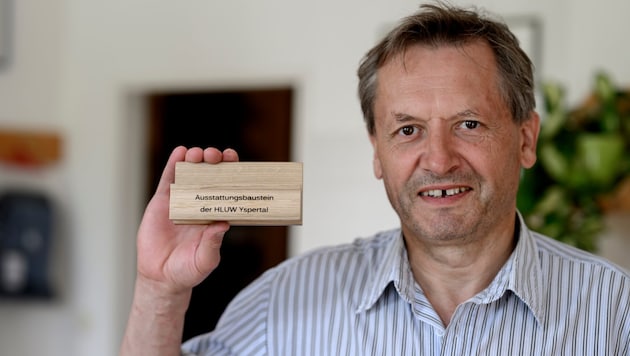 Direktor Gerhard Hackl möchte der Schule außen wie innen neues Leben einhauchen.