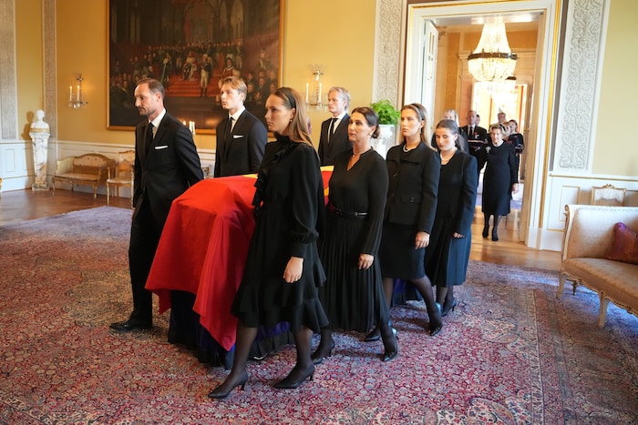 König Haakon, Kronprinzessin Ingrid Alexandra, Prinz Sverre, Prinzessin Märtha Louise, ihre ...