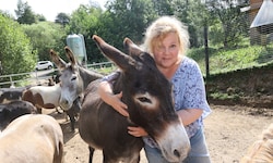 Auch die großartigen Tierschützer und Betreiber von Purzel &amp; Vicky, hier Ingrid Stracke, ...