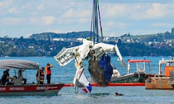 Das geborgene Wrack wurde bereits nach Wien transportiert.