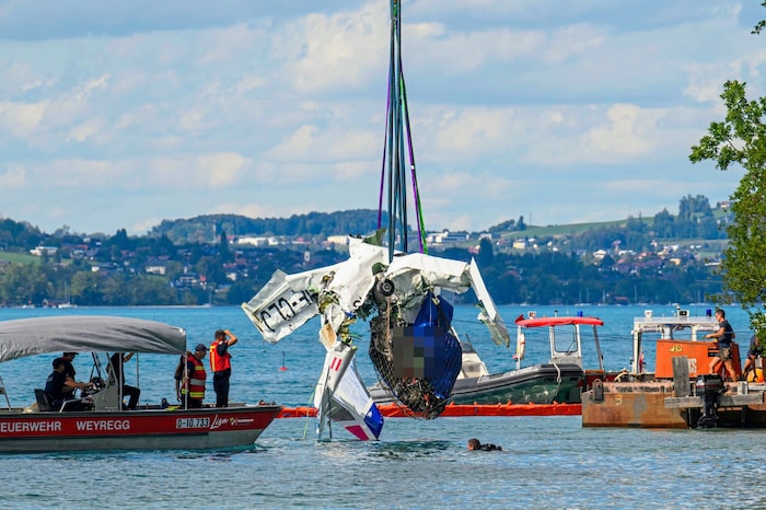 Am Montag konnte das Wrack aus dem Attersee geborgen werden.