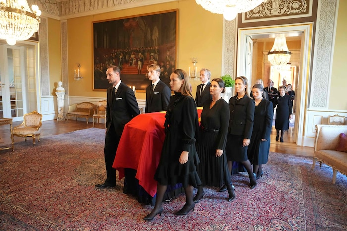 Seit dem Tod von König Harald Ende letzter Woche hat Marius schon zweimal Ausgang bekommen – ...