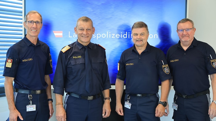 Tirols Landespolizeidirektor Helumt Tomac (2. v. li.) sieht in diesem neuen Modell eine ...
