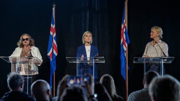 Die isländische Ministerpräsidentin Kristrún Frostadóttir (Mitte) spricht neben Bildungs- und ...