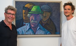 Berg Enkel Harald Scheicher mit seinem Sohn Julian (re) beim Werk „Die Kegler“. Die Skizzen ...