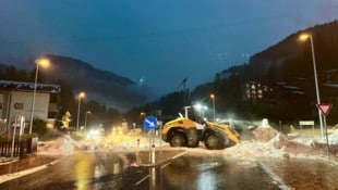 Ungewöhnliche Bilder – hier bildeten sich Hageltürme!