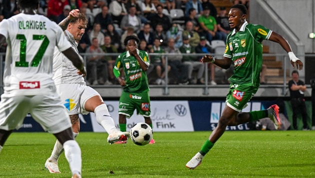 Gegen die WSG Tirol kassierte Austria Lustenau (im Bild rechts Precious Benjamin) eine ...