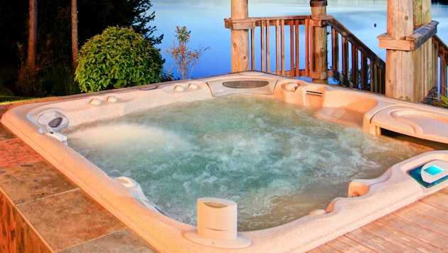 Ein Whirlpool könnte für das britische Paar zur tödlichen Falle geworden sein. (Symbolbild)