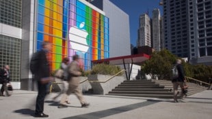 Eine großformatige Apple-Reklame im US-Bundesstaat Kalifornien