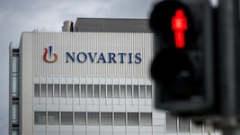 Mehrere klinische Studien für eine experimentelle Therapie wurden bei Novartis nun ausgesetzt.