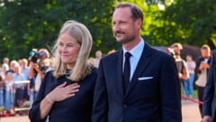 Königin Mette-Marit muss aufgrund von Komplikationen nach ihrer Lungentransplantation am ...