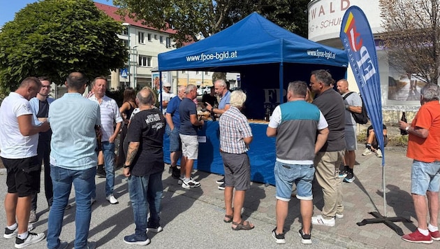 Beim Tour-Auftakt in Rechnitz wurden viele Gespräche geführt. Weiter geht es in Pinkafeld und ...