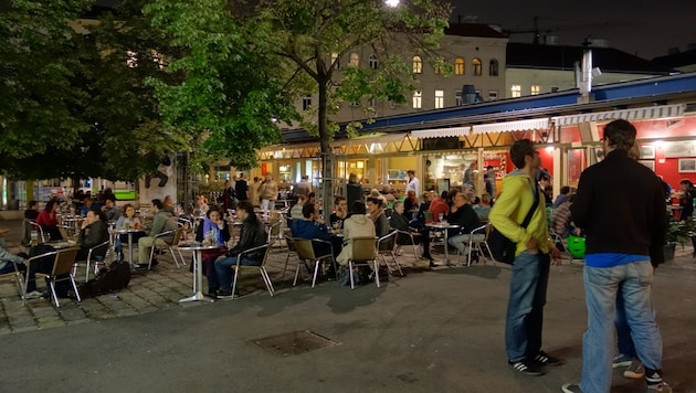 Bisher ist in den meisten Wiener Schanigärten um 23 Uhr, wenn nicht überhaupt um 22 Uhr, ...