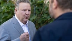 Im Rahmen der Weinlese am Schwarzenbergplatz konnte die „Krone“ mit Wiens Bürgermeister Michael ...