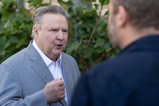 Im Rahmen der Weinlese am Schwarzenbergplatz konnte die „Krone“ mit Wiens Bürgermeister Michael ...