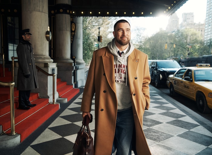 Für Tommy Hilfiger passt der NFL-Star damit perfekt in seine neue Kampagne „Only in New York“.