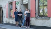 Alexander Benke, Moritz Ostanek, Miriam Schmid und Nora Winkler vor dem Planetarium in Graz
