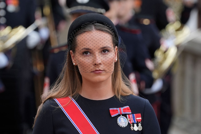 Die Thronfolgerin legte ihren Amtseid vor dem Parlament schriftlich ab.