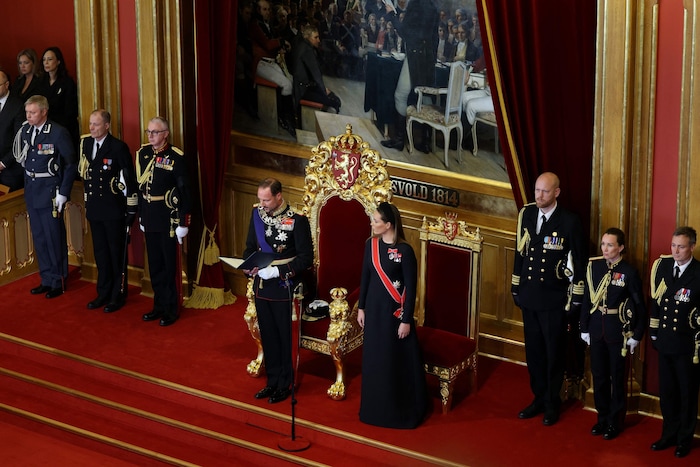 König Haakon versprach, dass er sich für Land und Volk einsetzen werde und das Motto: „Alles für ...
