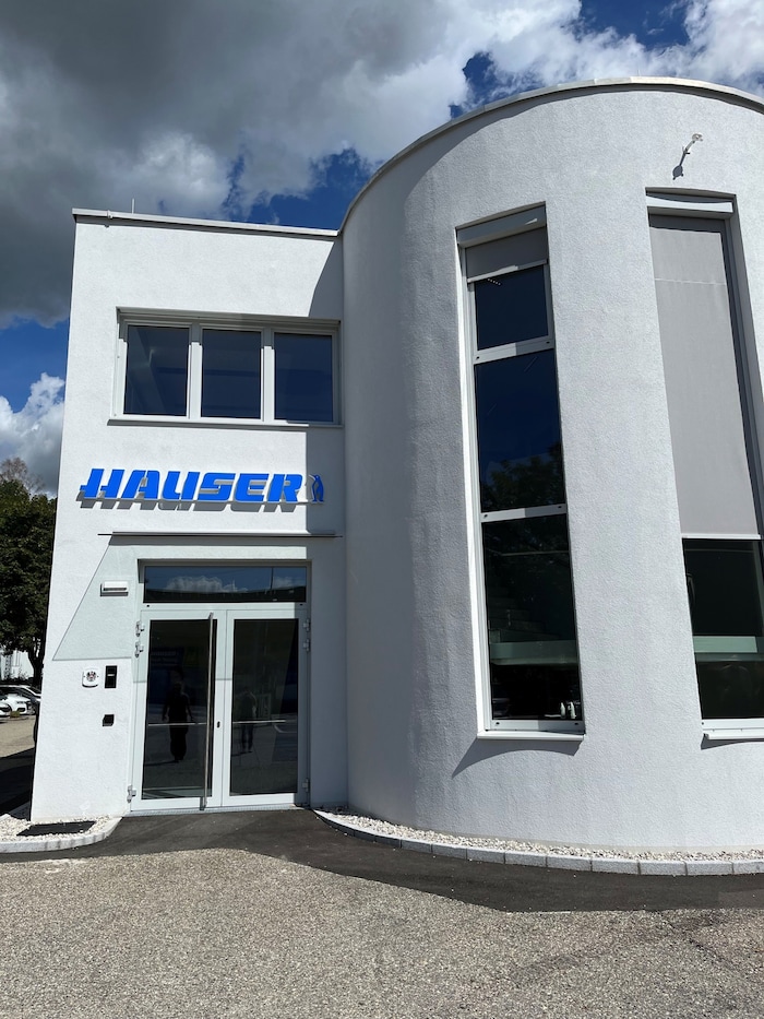 Der neue Standort in Linz-Dornach umfasst Büroarbeitsplätze, ein Lager, einen Drive-In-Bereich ...