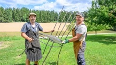 Willibald Katteneder, Künstler in Rechberg, und Daniel Grasserbauer, Kunstschmid in Bad Zell ...