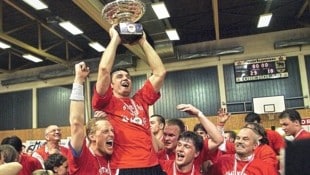 GEPA 2000 wurde Bärnbach/Köflach letztmals Meister. Jetzt wollen Otto Kresch (re.) und Co. wieder den ...