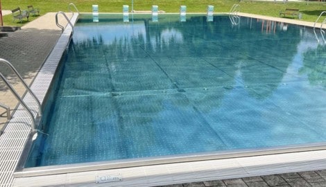 Im Freibad Hofkirchen im Mühlkreis bleiben ab Mittwoch die Liegeflächen und das Becken leer.