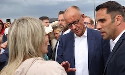 Deutschlands Bundeskanzler Friedrich Merz (CDU) stieß bei seinem ersten Wahlkampfauftritt im ...