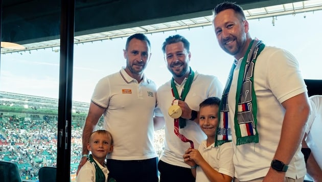 Sonntag war Nico Haberl mit Bruder Mario und dessen Söhnen Jonas (7) und Finn (5) auf Einladung ...