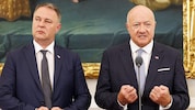 Zwei Parteichefs unter Druck: In ÖVP und SPÖ wird über eine neue Parteispitze diskutiert.