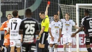 Rot nach nicht einmal zwei Minuten: Raffael Behounek kann es nicht fassen.