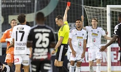 Rot nach nicht einmal zwei Minuten: Raffael Behounek kann es nicht fassen.