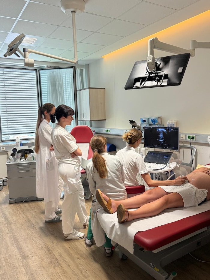 Teilweise konnten Untersuchungen an Patienten geübt werden, natürlich mit deren Einverständnis.