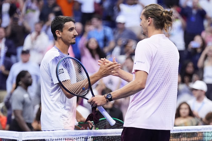 Lorenzo Sonego (left) gave the German an intense battle.