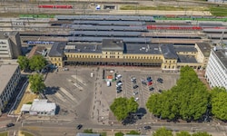 Nach der Explosion war ein Großaufgebot der Polizei am Hauptbahnhof in Augsburg im Einsatz.