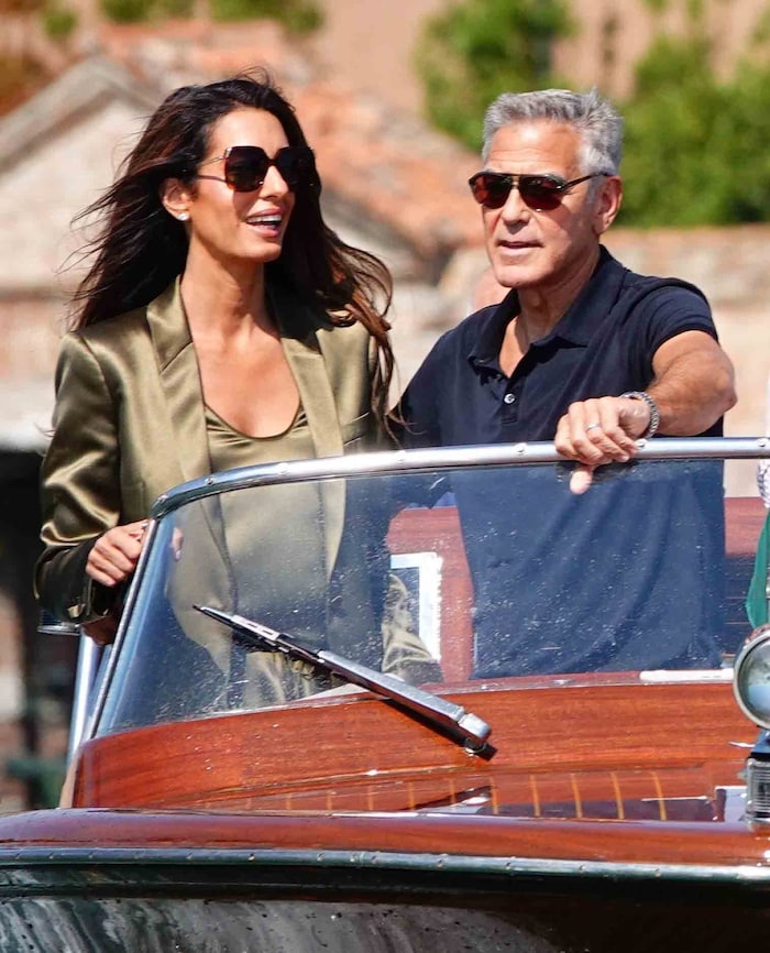 Die Clooneys waren bei der Ankunft gut gelaunt.
