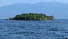 Diese bewaldete Insel sorgte für Rätselraten in Kanada.