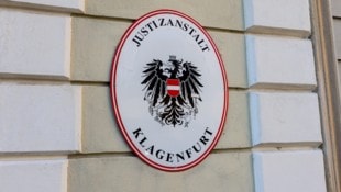 In der Justizanstalt Klagenfurt kam es in der Nacht auf Dienstag zum brutalen Mord.