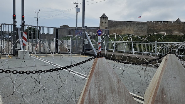 Der Grenzübergang bei Narva kann nur zu Fuß passiert werden.