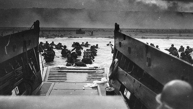 Dieses Bild vom 6. Juni 1944 zeigt Soldaten der US-Armee, die während der Invasion am D-Day am ...