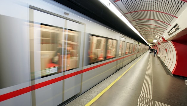 Dienstagabend wurde ein 57-jähriger Mann von einer einfahrenden U-Bahn erfasst und tödlich ...