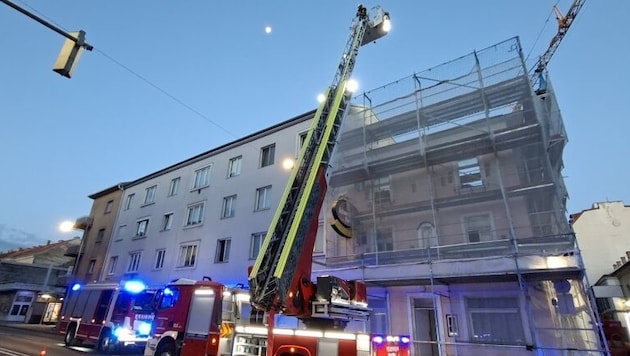 Der Brand auf der Grazer Straße in Wiener Neustadt konnte von der Feuerwehr Wiener Neustadt ...